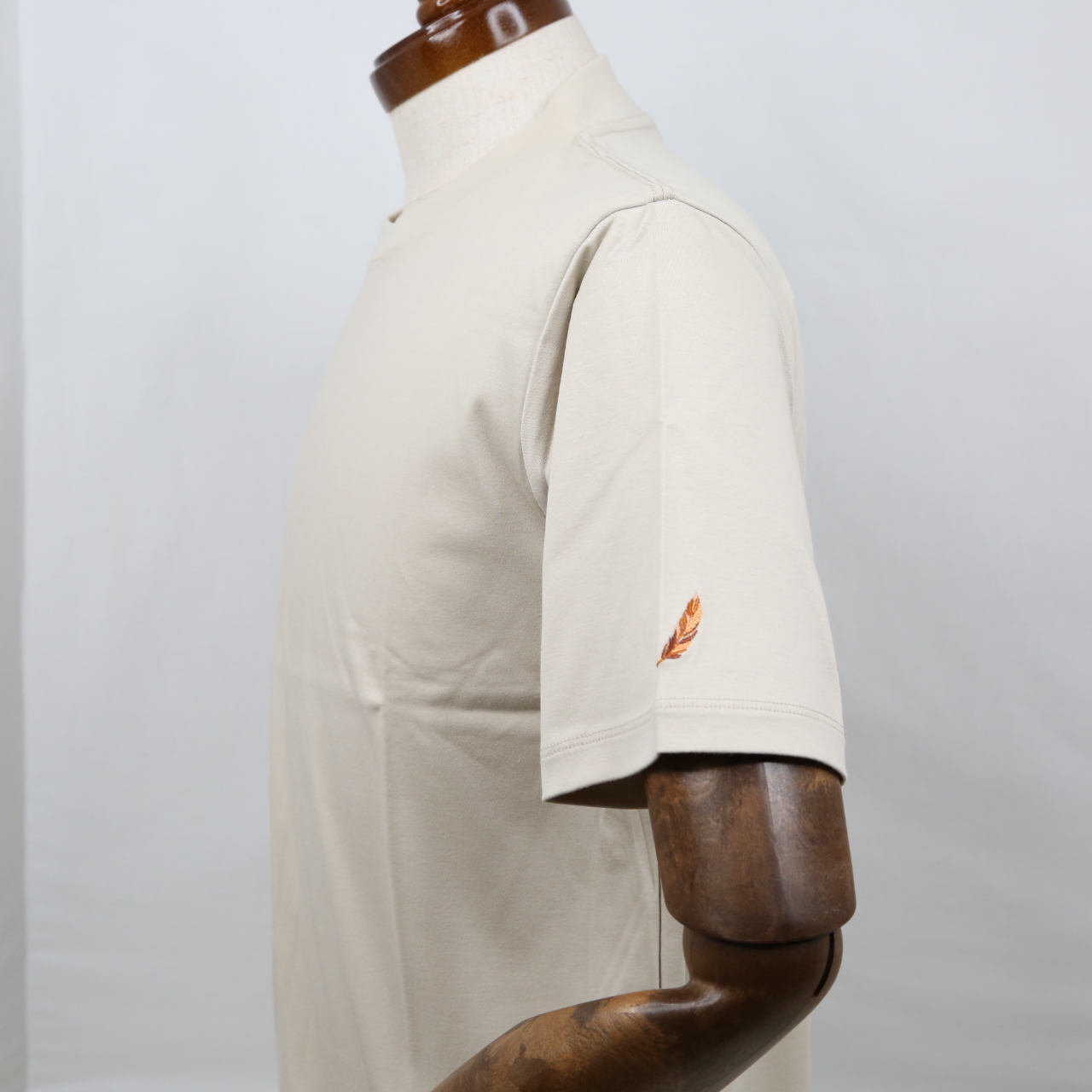 【NEW】プレミアムドレス Tシャツ  FATTURA  シャツ  半袖  袖口刺繍  ベージュ  日本製